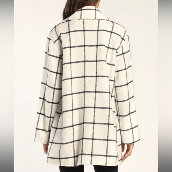 Lulu’s Snowy Streets Coat - Picture 3 of 6